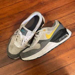 3.5 youth, gently used Nike sneakers